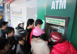 Chưa Tết, vã mồ hôi 'xin' ATM nhả tiền