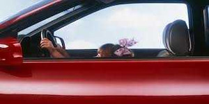 Nhớ da diết, học sinh 6 tuổi lái xe hơi thăm cha