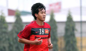 Giữ tiền đạo Việt kiều, loại 'Huỳnh Đức đệ nhị'