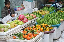 Hoa, quả Tết: Hết cảnh 'vừa bán vừa la' vẫn cháy hàng