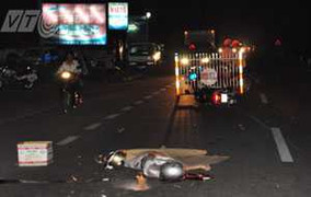 Va chạm xe tải, 2 người thương vong
