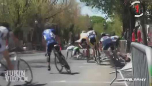 Những cú ngã trên đường đua không thể nhịn cười