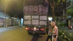 Giáp tết, giao thông rối loạn bởi xe tải nặng