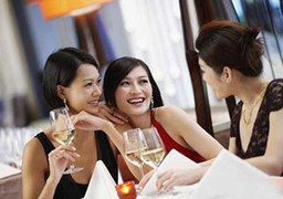 Tiệc Tết: Khách sạn hạng sang e dè tung hàng ‘khủng’