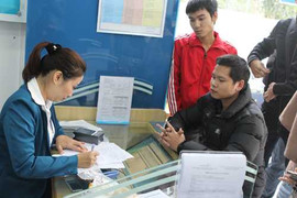 Khách hàng vung tiền sắm iPhone chơi Tết