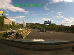 Môtô phân khối lớn phạm luật bị truy đuổi tới bến