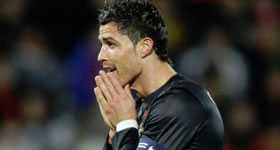 Bồ Đào Nha 2-3 Ecuador: Sinh nhật buồn của Ronaldo