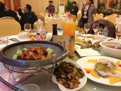 Tiệc công ty cuối năm 'teo tóp' theo lương thưởng