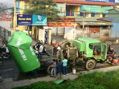 Hà Nội: Va xe chở rác, Phó trưởng công an phường tử nạn