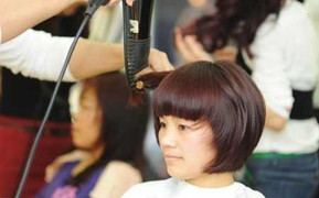 Cận Tết, dịch vụ 'tút sắc' đếm tiền mỏi tay