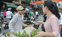 Chợ Tết và những mức giá 'cắt cổ' đến giật mình