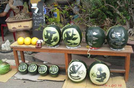 Dưa hấu 'vẽ' giá hơn nửa triệu đồng/cặp