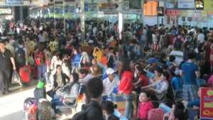 Sốt sùng sục nơi ‘kẻ đến, người đi”