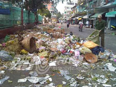 Trước thềm năm mới, TP.HCM ngập đường rác rưởi