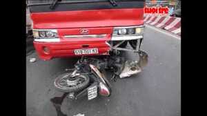 Video: Thoát chết dưới gầm xe khách