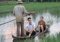 Lan Phương cùng phóng viên Mỹ du ngoạn miền Tây