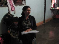 Người phụ nữ nhận việc 'cả làng không ai dám làm'