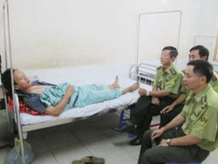 Chém kiểm lâm dằn mặt vì thu gỗ lậu