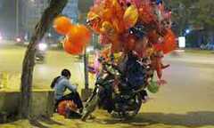 Nổ bình khí bơm bóng bay, 4 người bị thương nặng