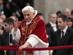 Giáo hoàng Benedict XVI bất ngờ từ nhiệm