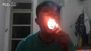 Hãi hùng gã trai nuốt chửng 10 điếu thuốc lá