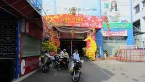 TP HCM: Siêu thị dồi dào hàng, chợ tăng giá 5-10%