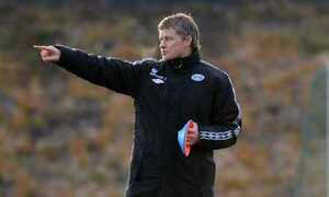 Các cựu danh thủ MU hợp sức 'đánh' Mourinho