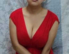 Bé gái 11 tuổi mắc bệnh ngực khổng lồ