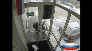 Choáng với kiểu đưa thư như clip này