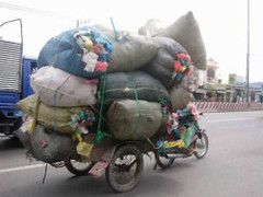 Những kiểu chở hàng độc nhất vô nhị chỉ có ở VN