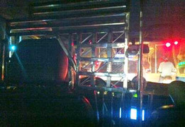 Lo bị cướp, lái xe taxi 'xây' rào chắn quanh cabin