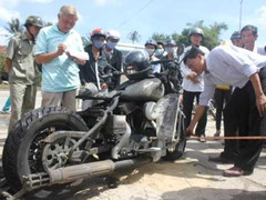 Mô tô 'khủng' giá 30.000 USD bốc cháy dữ dội