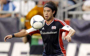 Lee Nguyễn ghi bàn kiểu Panelka