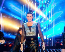 ‘Ông Tây’ đóng giả Hà Hồ, nhảy cực gợi cảm