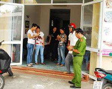 Bao vây nhà xe bán vé 'ma'