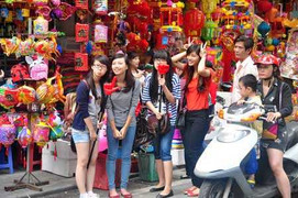 Hướng dẫn người dân nhận biết đèn lồng in chữ Tam Sa