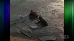 Trung Quốc: Giải cứu 2 đứa trẻ bị 'chôn' dưới sông băng