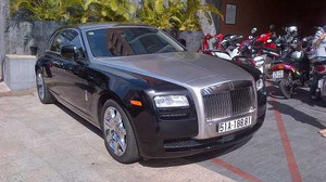 'Tóm' được 'siêu xe bóng ma' biển đẹp ở Nha Trang