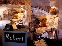 Những cái chết bí ẩn liên quan đến ‘búp bê sát nhân’