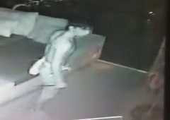 Trộm cởi trần cầm dao vào nhà đêm giao thừa lọt camera