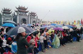 Hàng ngàn người đội mưa khai hội xuân Yên Tử