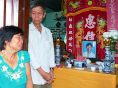 Khởi tố 4 'đại bàng' trại giam