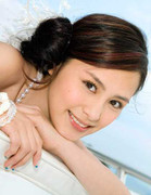 Chung Hân Đồng bị cướp điện thoại trên phố Sài Gòn