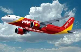 Hành khách hút thuốc, xé áo phao trong máy bay Vietjet