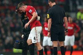 Trụ cột MU liên tiếp nhận hung tin