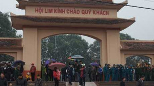 Ông trời 'thử lòng' khách hội Lim