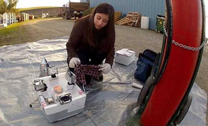 Nữ sinh lớp 7 phóng tên lửa, đưa mèo vào không gian