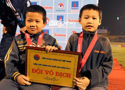 Công Vinh và cuộc ném bỏ sự 'siêu phàm'