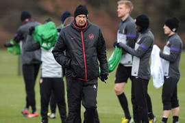 Trắng tay 8 mùa, Wenger vẫn quyết trụ lại Arsenal