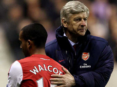 Arsenal đủ tiền mua cả Ronaldo, Falcao?